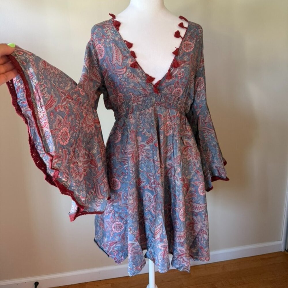 Karma Highway Blue Red Paisley V-neck Tassel Flutter Long Sleeve Mini Dress NWOT - Picture 2 of 7